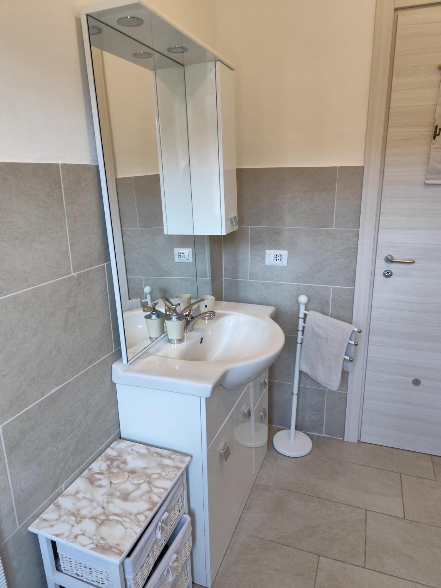 Residenza Tiziana Apartment Luino Bagian luar foto